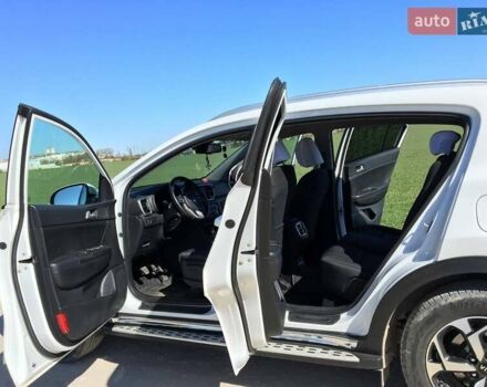 Киа Sportage 2018 в Тернополе на Automoto.ua Белый Киа Sportage, объемом двигателя 1.59 л и пробегом 63 тыс. км за 18300 $, фото 4 на Automoto.ua