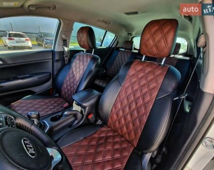 Білий Кіа Sportage, об'ємом двигуна 1.59 л та пробігом 21 тис. км за 17000 $, фото 13 на Automoto.ua