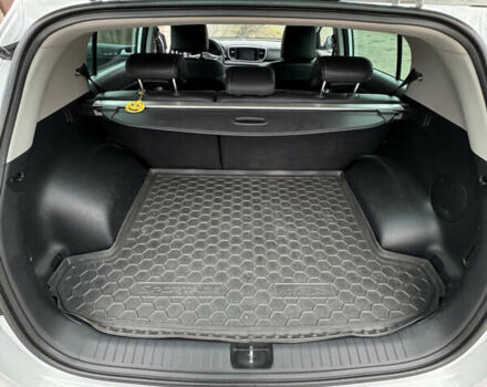 Білий Кіа Sportage, об'ємом двигуна 1.6 л та пробігом 61 тис. км за 21300 $, фото 10 на Automoto.ua