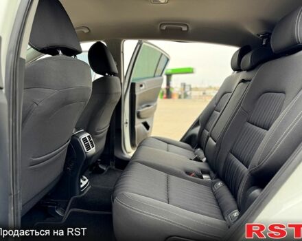 Киа Sportage 2018 в Николаеве на Automoto.ua Белый Киа Sportage, объемом двигателя 1.6 л и пробегом 82 тыс. км за 15500 $, фото 8 на Automoto.ua