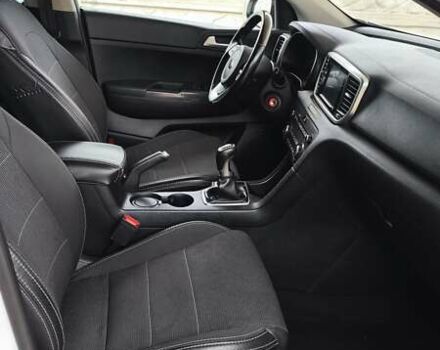 Білий Кіа Sportage, об'ємом двигуна 1.59 л та пробігом 65 тис. км за 17500 $, фото 13 на Automoto.ua