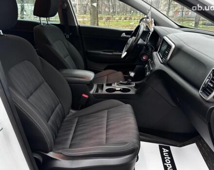 Білий Кіа Sportage, об'ємом двигуна 1.6 л та пробігом 61 тис. км за 19990 $, фото 16 на Automoto.ua