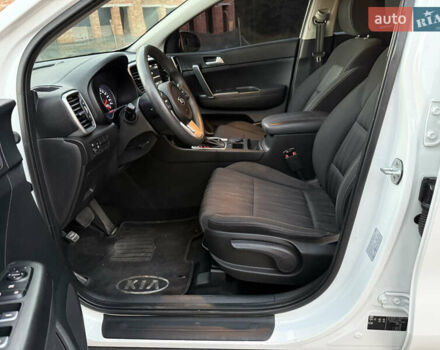 Білий Кіа Sportage, об'ємом двигуна 1.6 л та пробігом 71 тис. км за 16500 $, фото 11 на Automoto.ua