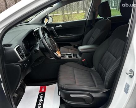 Білий Кіа Sportage, об'ємом двигуна 1.6 л та пробігом 61 тис. км за 19990 $, фото 13 на Automoto.ua