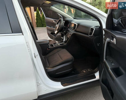 Білий Кіа Sportage, об'ємом двигуна 1.6 л та пробігом 71 тис. км за 16500 $, фото 8 на Automoto.ua