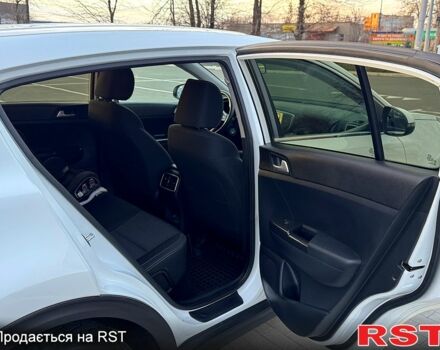 Білий Кіа Sportage, об'ємом двигуна 16 л та пробігом 109 тис. км за 16750 $, фото 3 на Automoto.ua