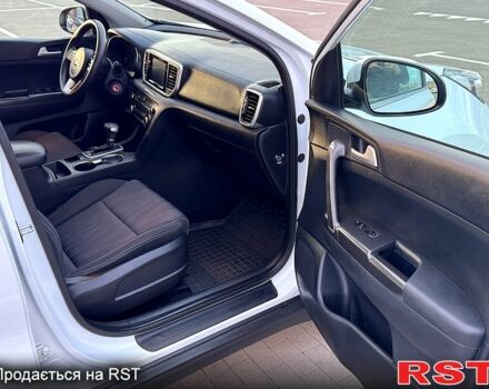 Білий Кіа Sportage, об'ємом двигуна 16 л та пробігом 109 тис. км за 16750 $, фото 7 на Automoto.ua