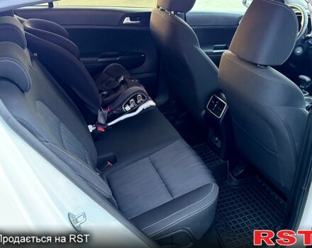 Білий Кіа Sportage, об'ємом двигуна 16 л та пробігом 109 тис. км за 16750 $, фото 5 на Automoto.ua