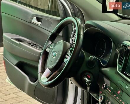 Білий Кіа Sportage, об'ємом двигуна 1.6 л та пробігом 72 тис. км за 18900 $, фото 6 на Automoto.ua