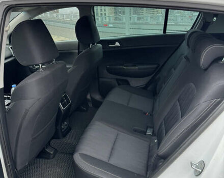 Білий Кіа Sportage, об'ємом двигуна 1.59 л та пробігом 180 тис. км за 15600 $, фото 6 на Automoto.ua