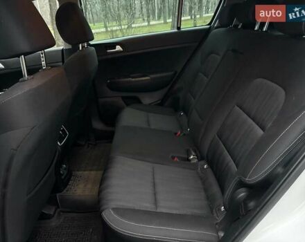 Белый Киа Sportage, объемом двигателя 1.6 л и пробегом 61 тыс. км за 19990 $, фото 14 на Automoto.ua