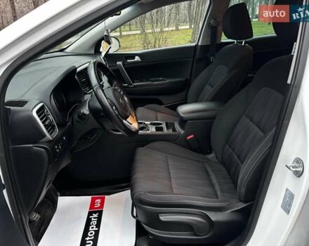 Белый Киа Sportage, объемом двигателя 1.6 л и пробегом 61 тыс. км за 19990 $, фото 13 на Automoto.ua
