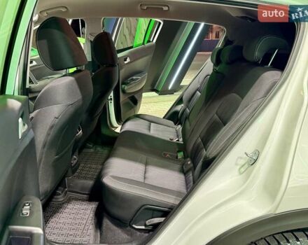 Білий Кіа Sportage, об'ємом двигуна 1.6 л та пробігом 72 тис. км за 18900 $, фото 9 на Automoto.ua