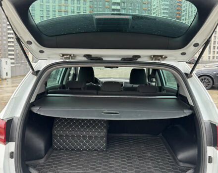 Білий Кіа Sportage, об'ємом двигуна 1.59 л та пробігом 180 тис. км за 15600 $, фото 4 на Automoto.ua