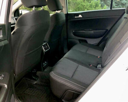 Білий Кіа Sportage, об'ємом двигуна 1.59 л та пробігом 37 тис. км за 21500 $, фото 4 на Automoto.ua