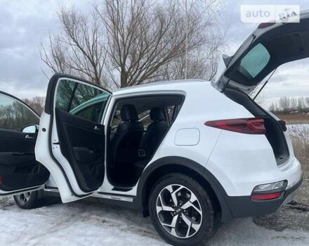 Білий Кіа Sportage, об'ємом двигуна 2 л та пробігом 119 тис. км за 24900 $, фото 4 на Automoto.ua