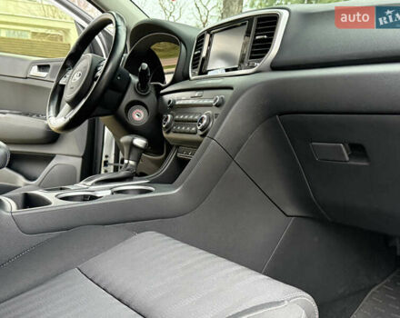 Белый Киа Sportage, объемом двигателя 1.59 л и пробегом 72 тыс. км за 18500 $, фото 88 на Automoto.ua