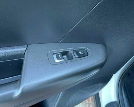 Білий Кіа Sportage, об'ємом двигуна 2 л та пробігом 69 тис. км за 16800 $, фото 12 на Automoto.ua