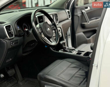 Білий Кіа Sportage, об'ємом двигуна 1.59 л та пробігом 60 тис. км за 17700 $, фото 8 на Automoto.ua