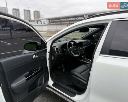 Белый Киа Sportage, объемом двигателя 2 л и пробегом 129 тыс. км за 24900 $, фото 9 на Automoto.ua