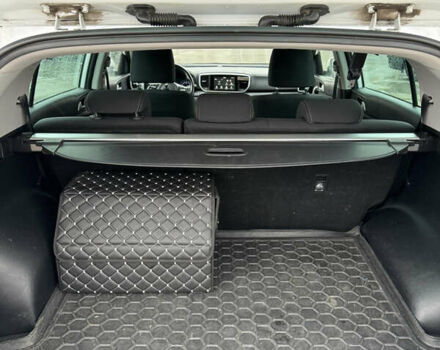 Білий Кіа Sportage, об'ємом двигуна 1.59 л та пробігом 180 тис. км за 15600 $, фото 5 на Automoto.ua