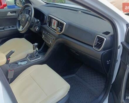 Білий Кіа Sportage, об'ємом двигуна 1.59 л та пробігом 50 тис. км за 19500 $, фото 30 на Automoto.ua
