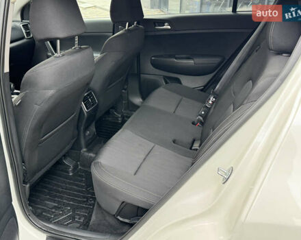 Білий Кіа Sportage, об'ємом двигуна 2.36 л та пробігом 47 тис. км за 17500 $, фото 21 на Automoto.ua