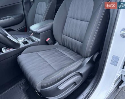 Білий Кіа Sportage, об'ємом двигуна 1.6 л та пробігом 49 тис. км за 18500 $, фото 43 на Automoto.ua