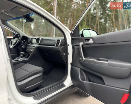 Белый Киа Sportage, объемом двигателя 1.6 л и пробегом 84 тыс. км за 19700 $, фото 42 на Automoto.ua