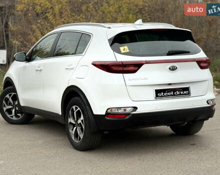 Білий Кіа Sportage, об'ємом двигуна 1.59 л та пробігом 50 тис. км за 17799 $, фото 5 на Automoto.ua