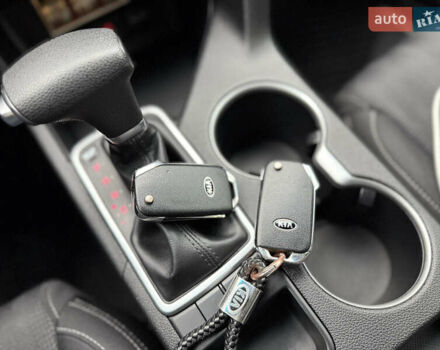 Білий Кіа Sportage, об'ємом двигуна 1.59 л та пробігом 105 тис. км за 17300 $, фото 15 на Automoto.ua
