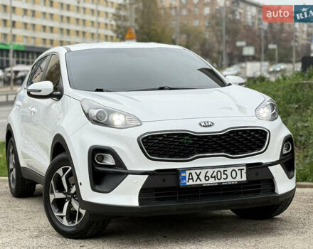 Білий Кіа Sportage, об'ємом двигуна 1.59 л та пробігом 105 тис. км за 17300 $, фото 3 на Automoto.ua