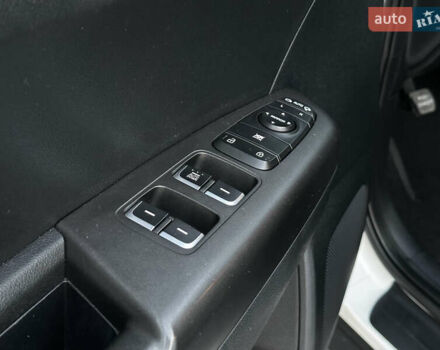 Білий Кіа Sportage, об'ємом двигуна 1.6 л та пробігом 90 тис. км за 23500 $, фото 17 на Automoto.ua