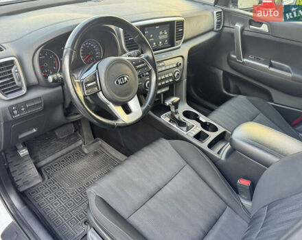 Білий Кіа Sportage, об'ємом двигуна 1.59 л та пробігом 137 тис. км за 16800 $, фото 8 на Automoto.ua