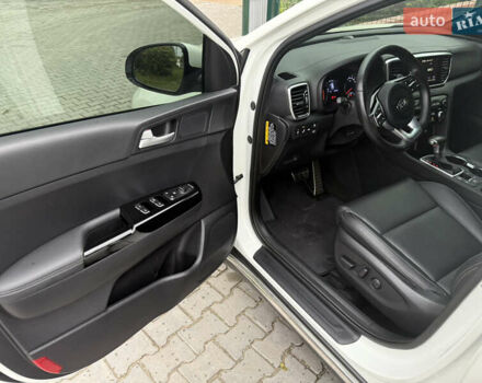 Білий Кіа Sportage, об'ємом двигуна 2 л та пробігом 94 тис. км за 24300 $, фото 18 на Automoto.ua