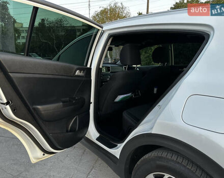 Білий Кіа Sportage, об'ємом двигуна 1.6 л та пробігом 90 тис. км за 23500 $, фото 9 на Automoto.ua