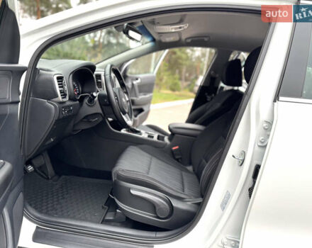 Белый Киа Sportage, объемом двигателя 1.6 л и пробегом 84 тыс. км за 19700 $, фото 23 на Automoto.ua