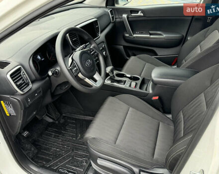 Білий Кіа Sportage, об'ємом двигуна 2.36 л та пробігом 47 тис. км за 17500 $, фото 26 на Automoto.ua