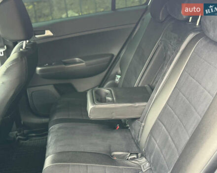 Білий Кіа Sportage, об'ємом двигуна 1.6 л та пробігом 80 тис. км за 21000 $, фото 17 на Automoto.ua