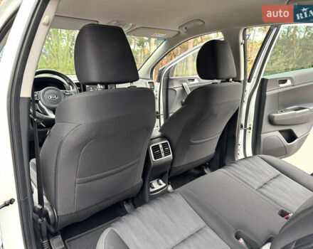 Белый Киа Sportage, объемом двигателя 1.6 л и пробегом 84 тыс. км за 19700 $, фото 35 на Automoto.ua