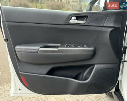 Білий Кіа Sportage, об'ємом двигуна 2.36 л та пробігом 47 тис. км за 17500 $, фото 25 на Automoto.ua