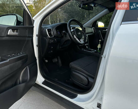 Білий Кіа Sportage, об'ємом двигуна 1.6 л та пробігом 90 тис. км за 23500 $, фото 8 на Automoto.ua