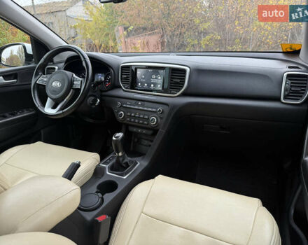 Білий Кіа Sportage, об'ємом двигуна 1.59 л та пробігом 50 тис. км за 17799 $, фото 6 на Automoto.ua