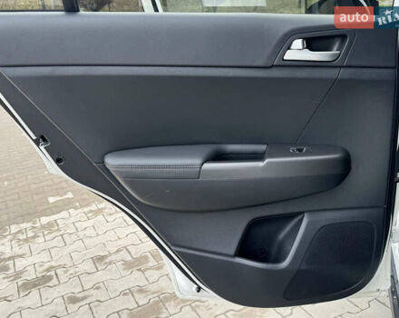 Білий Кіа Sportage, об'ємом двигуна 2.36 л та пробігом 47 тис. км за 17500 $, фото 20 на Automoto.ua