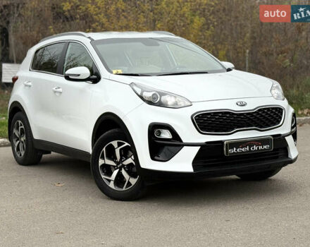 Білий Кіа Sportage, об'ємом двигуна 1.59 л та пробігом 50 тис. км за 17799 $, фото 2 на Automoto.ua