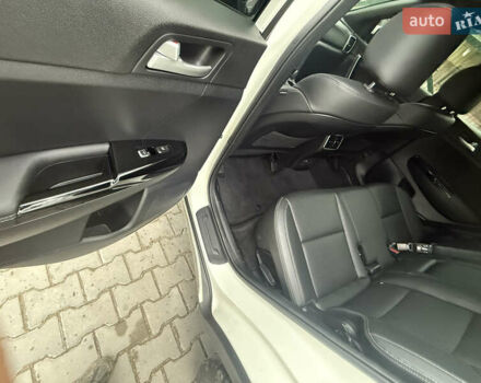 Білий Кіа Sportage, об'ємом двигуна 2 л та пробігом 94 тис. км за 24300 $, фото 12 на Automoto.ua