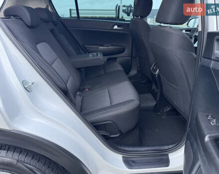 Білий Кіа Sportage, об'ємом двигуна 1.6 л та пробігом 49 тис. км за 18500 $, фото 37 на Automoto.ua