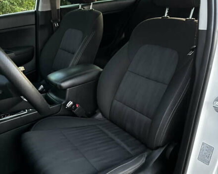 Білий Кіа Sportage, об'ємом двигуна 1.6 л та пробігом 90 тис. км за 23500 $, фото 18 на Automoto.ua