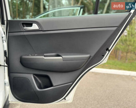 Белый Киа Sportage, объемом двигателя 1.6 л и пробегом 84 тыс. км за 19700 $, фото 37 на Automoto.ua