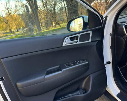Білий Кіа Sportage, об'ємом двигуна 1.59 л та пробігом 69 тис. км за 17500 $, фото 40 на Automoto.ua
